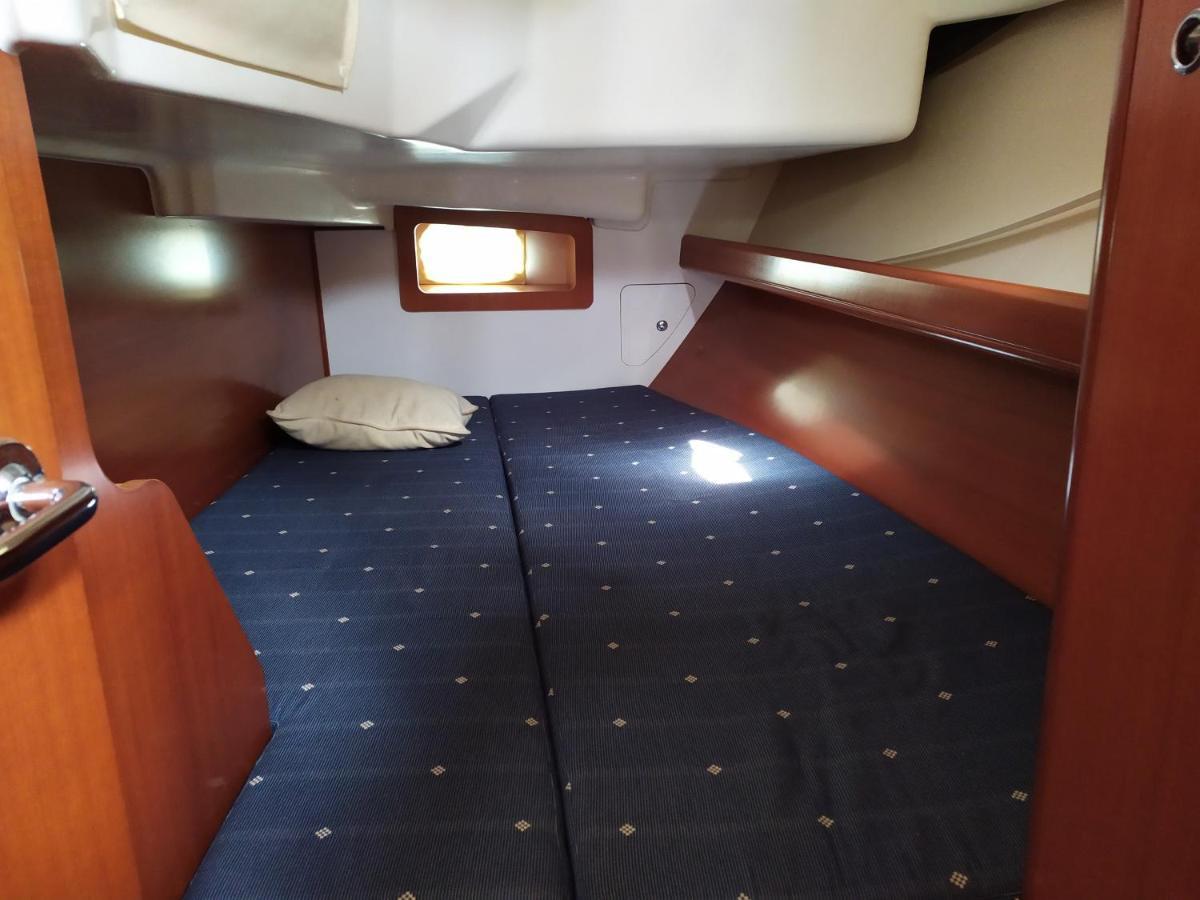 Cruising Boat For Up To 6 People In Masnou Hotel Badalona Exterior photo