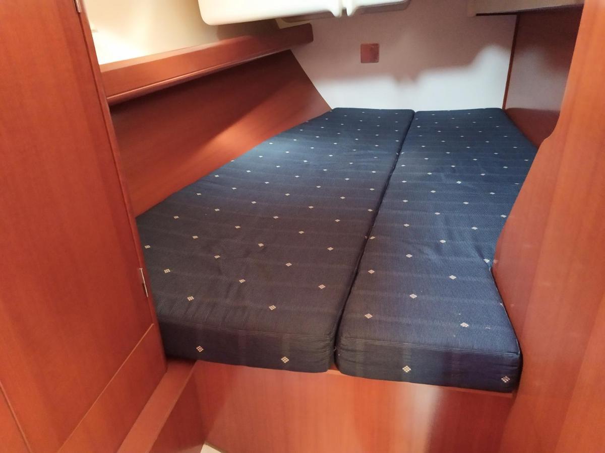 Cruising Boat For Up To 6 People In Masnou Hotel Badalona Exterior photo